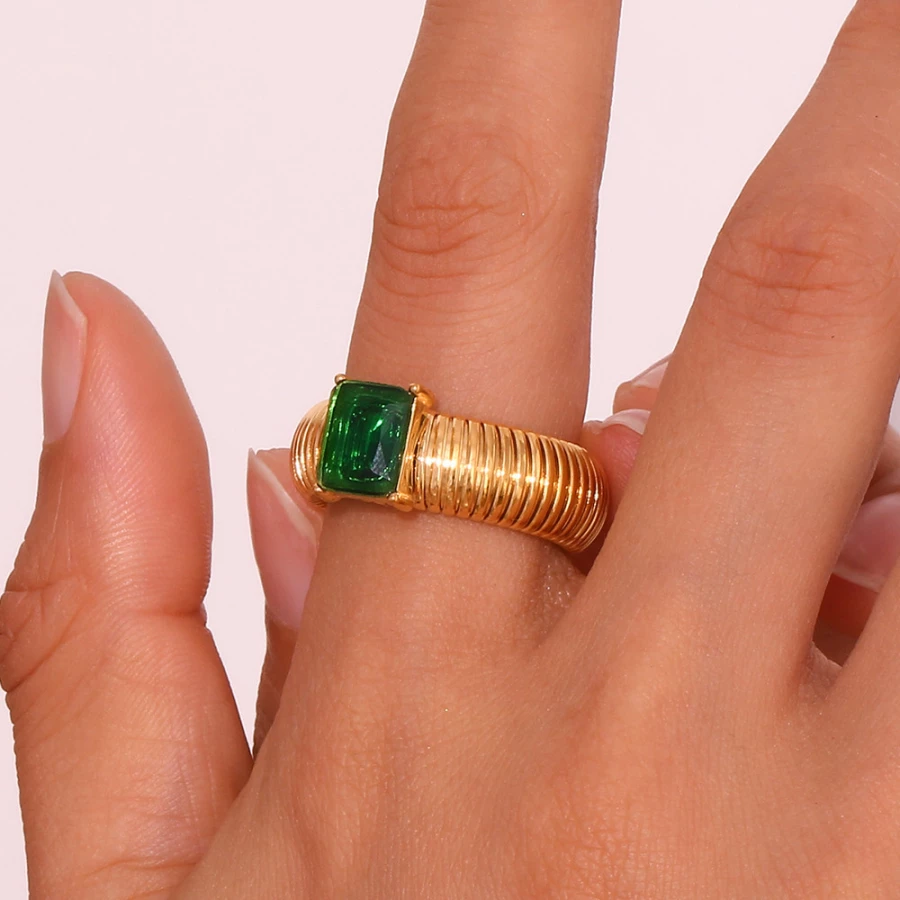 Anillo acero dorado Agatha