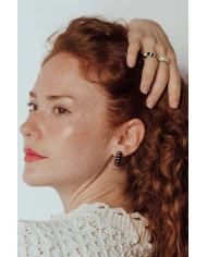 Pendientes acero esmaltado negro y dorado Tuy Pendientes acero esmaltado negro y dorado Tuy