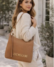 Bolso color caramelo by Love Moschino