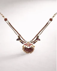 Collar Ayala Bar Chaya