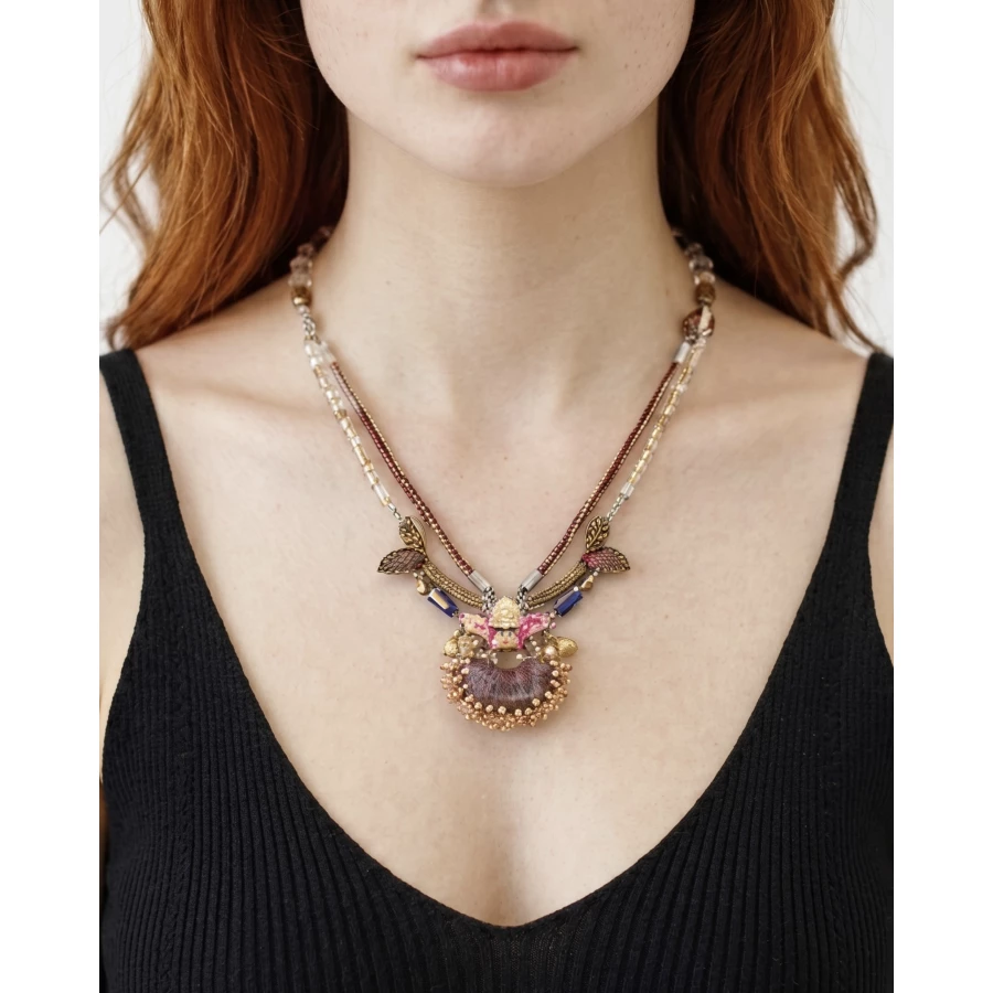 Collar Ayala Bar Chaya