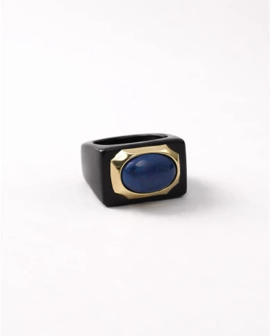 Anillo Ylva marrón chocolate con piedra azul marino