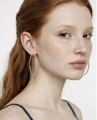 Pendientes Aina — el aro perfecto que ilumina tu rostro