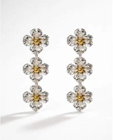 Pendientes Sakura plateados — elegancia fluida con un contraste sofisticado