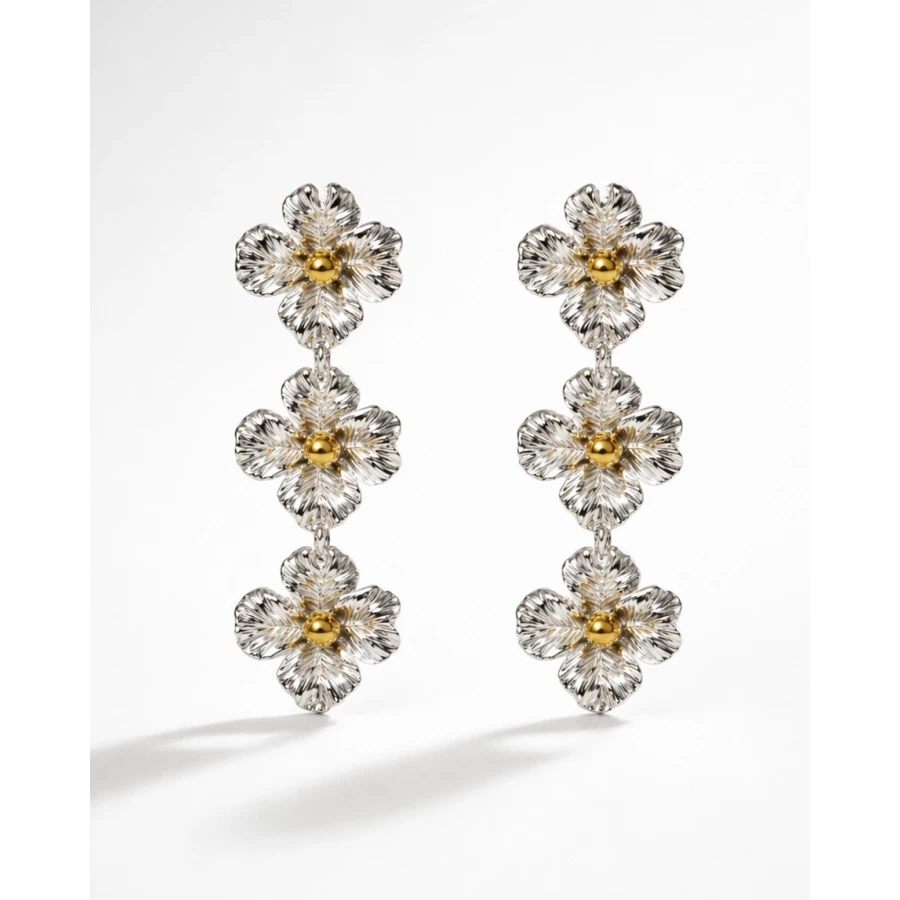 Pendientes Sakura plateados — elegancia fluida con un contraste sofisticado