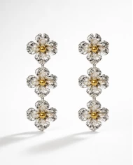 Pendientes Sakura plateados — elegancia fluida con un contraste sofisticado
