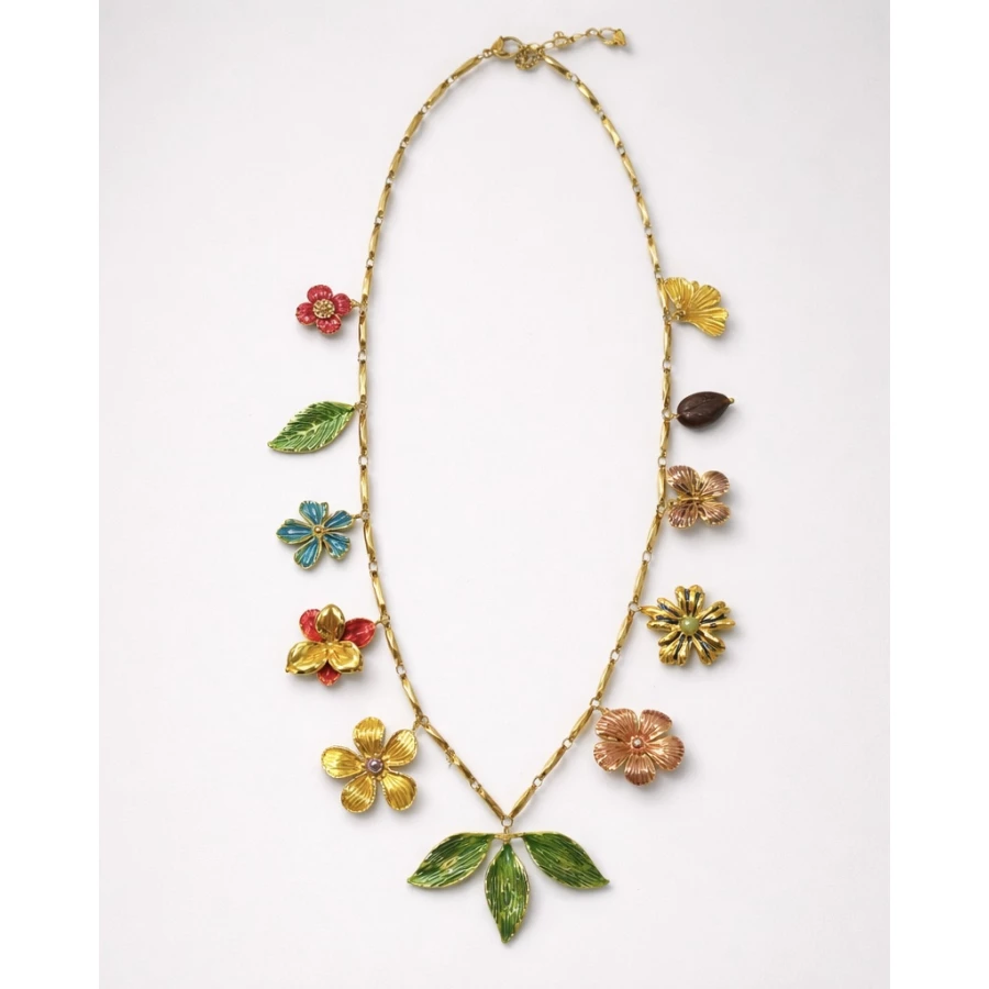 Collar Fiora — naturaleza en movimiento