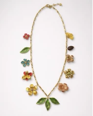 Collar Fiora — naturaleza en movimiento
