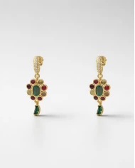 Pendientes Esmeralda cortos — un contraste de color que capta todas las miradas
