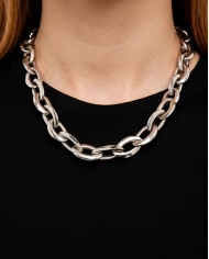 Collar Zenda multicolor — el detalle vibrante que marca la diferencia