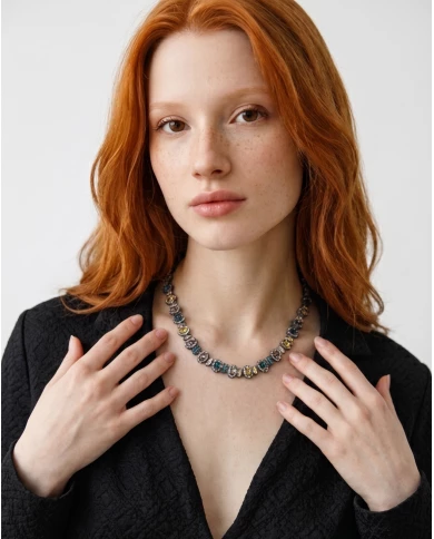 Collar Zenda multicolor — el detalle vibrante que marca la diferencia