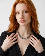Collar Zenda multicolor — el detalle vibrante que marca la diferencia