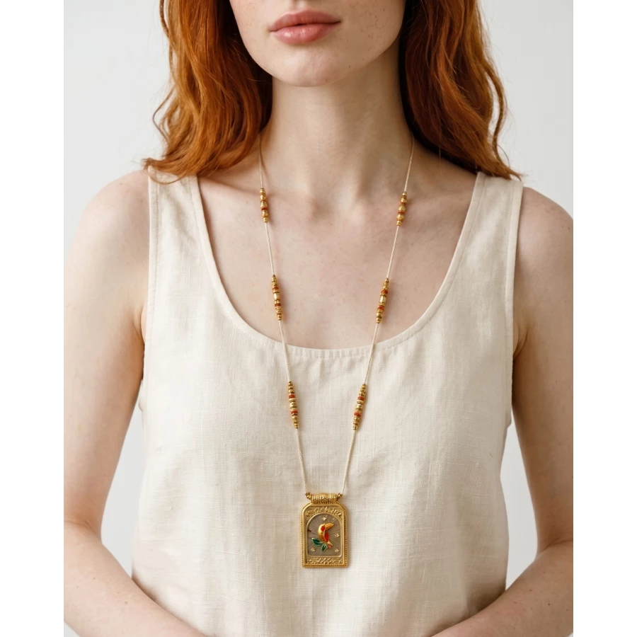 Collar Berta ave — delicadeza dorada con un aire bohemio y sofisticado