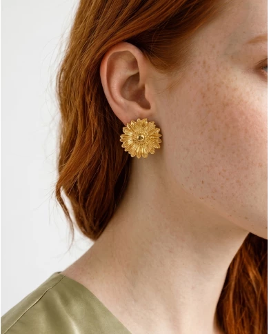 Pendientes Girasol — luz dorada que realza tu estilo con frescura y carácter