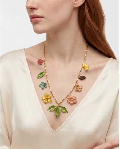 Collar Fiora — naturaleza en movimiento