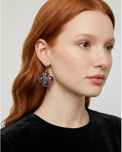 Pendientes Liria lilas — equilibrio entre color y elegancia.