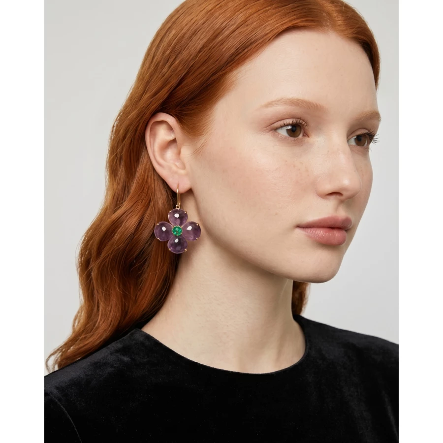 Pendientes Liria lilas — equilibrio entre color y elegancia.