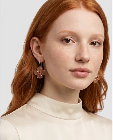 Pendientes Liria nude — suavidad rosada con un brillo que enamora