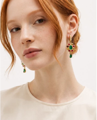 Pendientes Esmeralda cortos — un contraste de color que capta todas las miradas