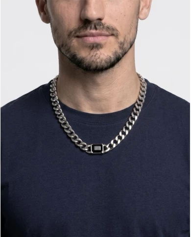 Cadena Hugo caballero — carácter minimalista con fuerza masculina