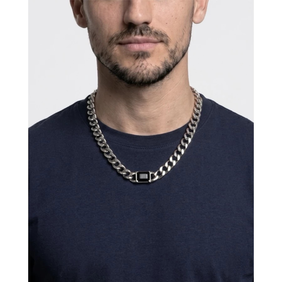 Cadena Hugo caballero — carácter minimalista con fuerza masculina