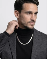 Cadena Ares caballero — presencia y estilo atemporal