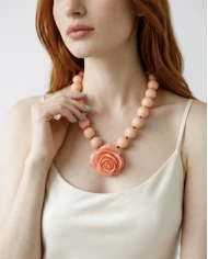 Collar Rosé— delicadeza convertida en joya