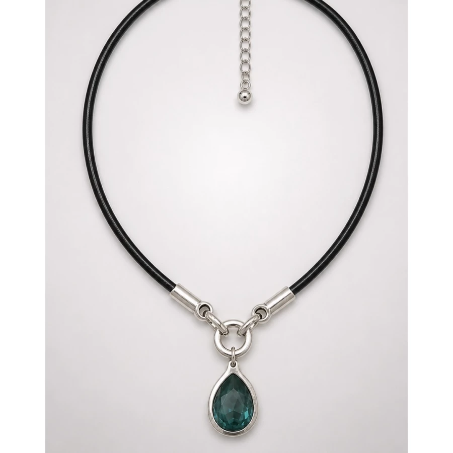 Collar Chloe — fuerza y brillo en equilibrio