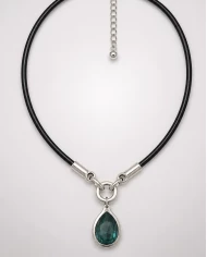 Collar Chloe — fuerza y brillo en equilibrio