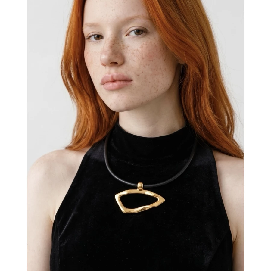 Collar Guila — arte minimalista con carácter