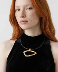 Collar Guila — arte minimalista con carácter