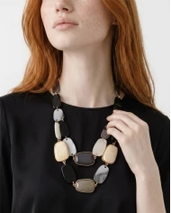 Collar Iris resina — geometría y elegancia contemporánea Collar Iris resina — geometría y elegancia contemporánea