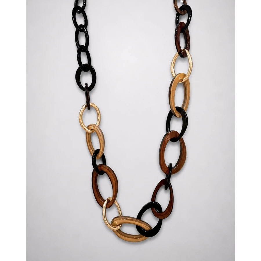Collar Noa resina — contrastes cálidos con personalidad moderna