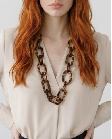 Collar Vega resina — carácter moderno en cada eslabón