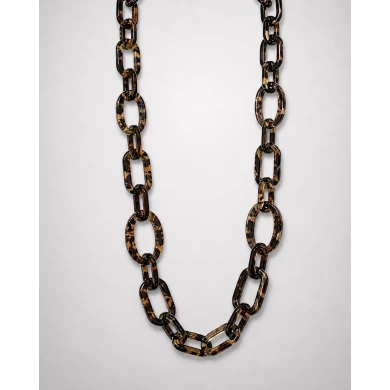 Collar Vega resina — carácter moderno en cada eslabón