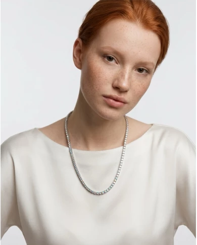 Collar Aurora largo — brillo sutil que ilumina cada gesto