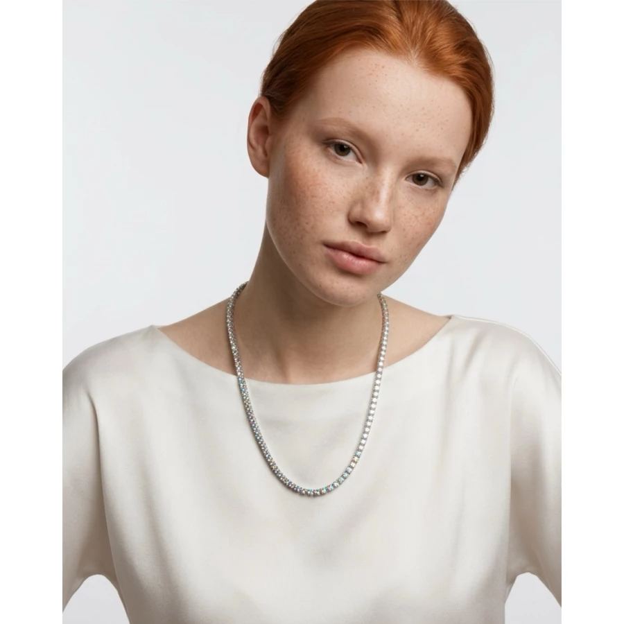 Collar Aurora largo — brillo sutil que ilumina cada gesto