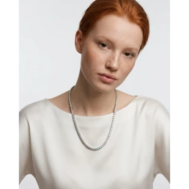 Collar Aurora largo — brillo sutil que ilumina cada gesto