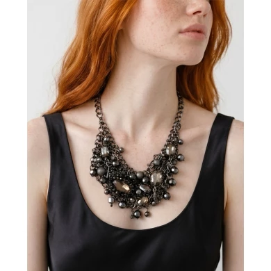 Collar Noctis — elegancia oscura con destellos sofisticados