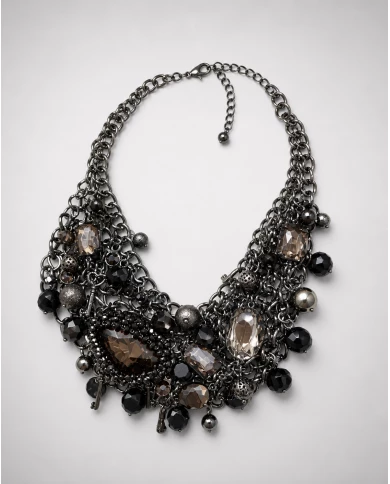 Collar Noctis — elegancia oscura con destellos sofisticados