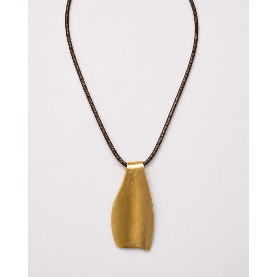 Collar Eclipse — elegancia orgánica en acabado dorado Collar Eclipse — elegancia orgánica en acabado dorado
