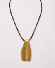 Collar Eclipse — elegancia orgánica en acabado dorado Collar Eclipse — elegancia orgánica en acabado dorado