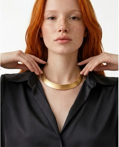 Choker Selene — elegancia minimalista en dorado mate Choker Selene — elegancia minimalista en dorado mate