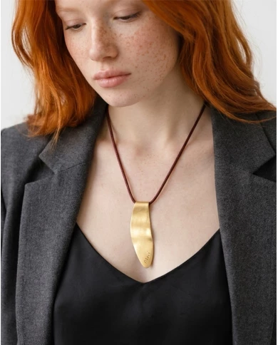 Collar Nara — diseño escultórico con alma artesanal