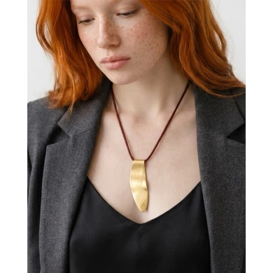 Collar Nara — diseño escultórico con alma artesanal