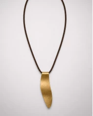 Collar Nara — diseño escultórico con alma artesanal