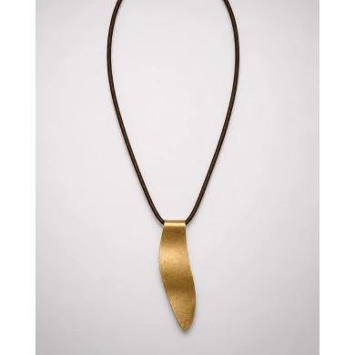 Collar Nara — diseño escultórico con alma artesanal