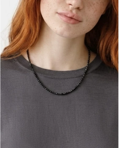 Collar Onyx — destellos elegantes en negro y dorado