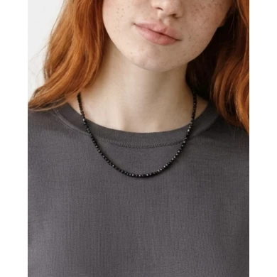 Collar Onyx — destellos elegantes en negro y dorado