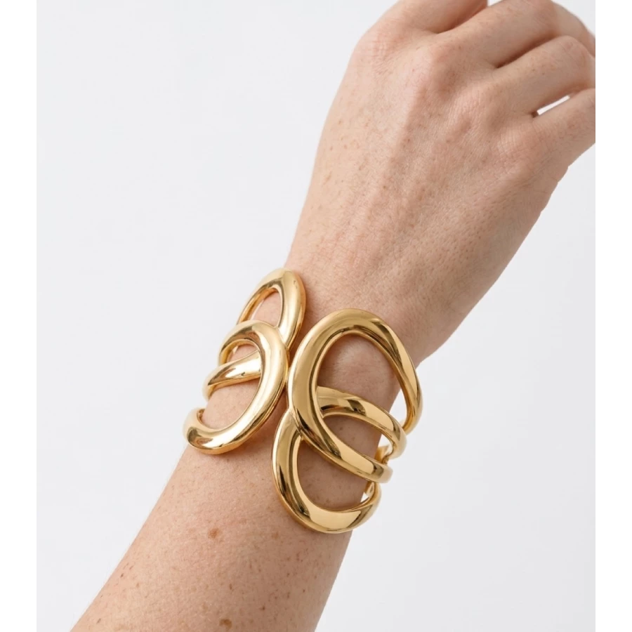 Brazalete Alma Dorado — diseño escultórico minimalista con acabado premium Brazalete Alma Dorado — diseño escultórico minimalista con acabado premium